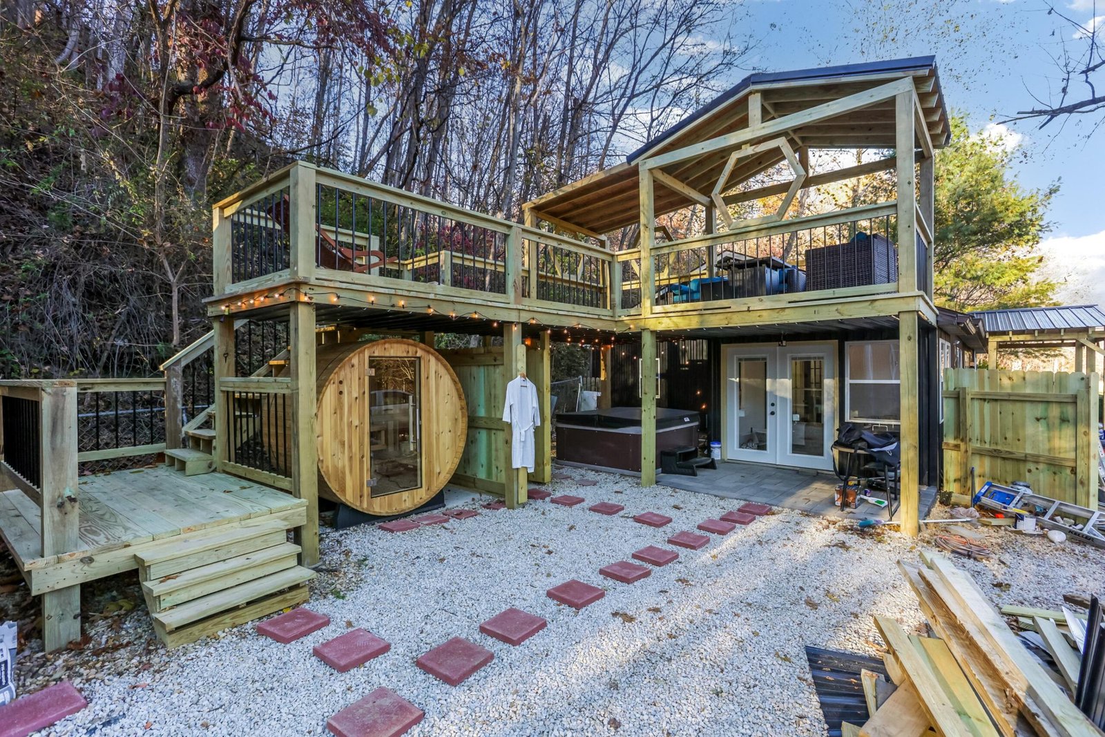 Read more about the article Buzz Inn